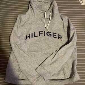Tommy hilfiger crewneck, baggy neck